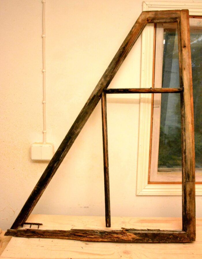 huonokuntoinen, lahovaurioitunut ikkunanpuite